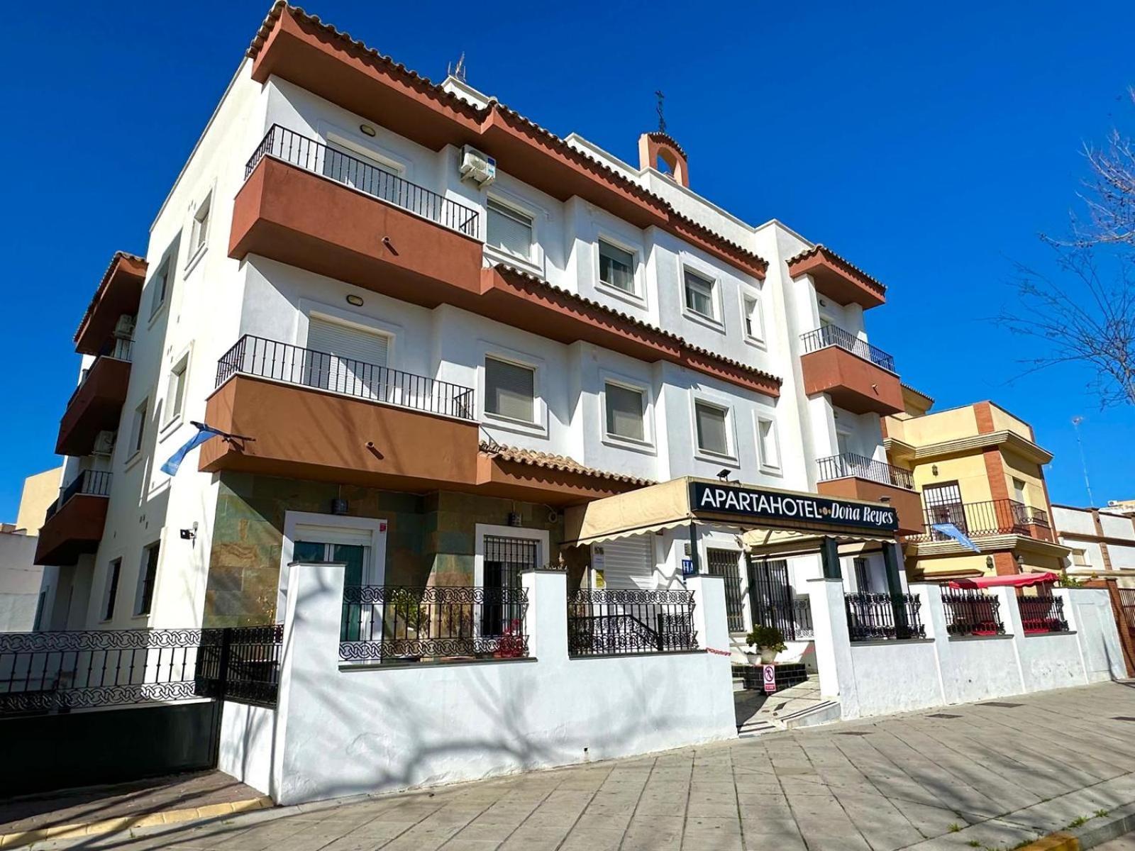 Apartahotel Dona Reyes Chipiona Buitenkant foto